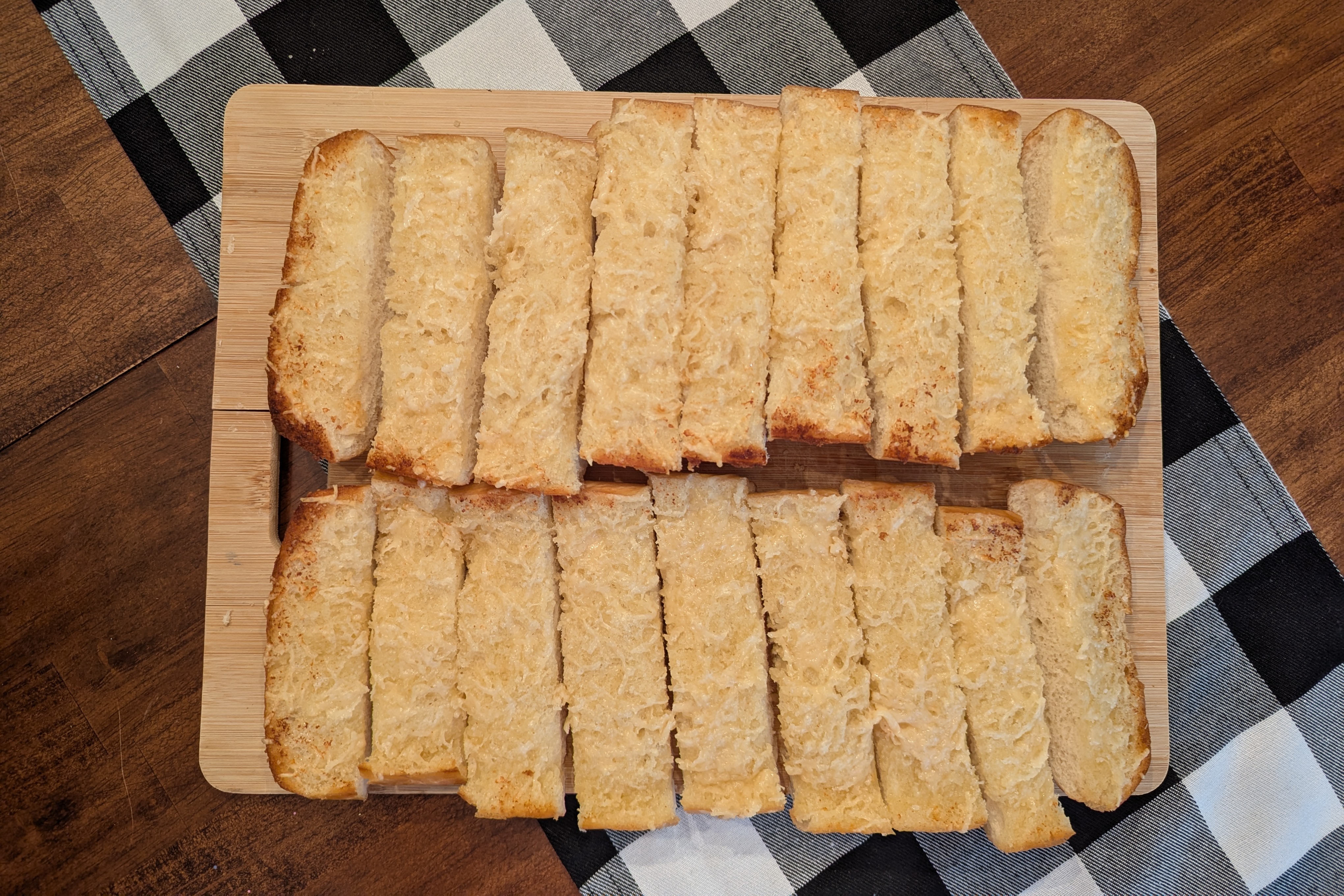 Super Easy Parmesan Garlic Bread